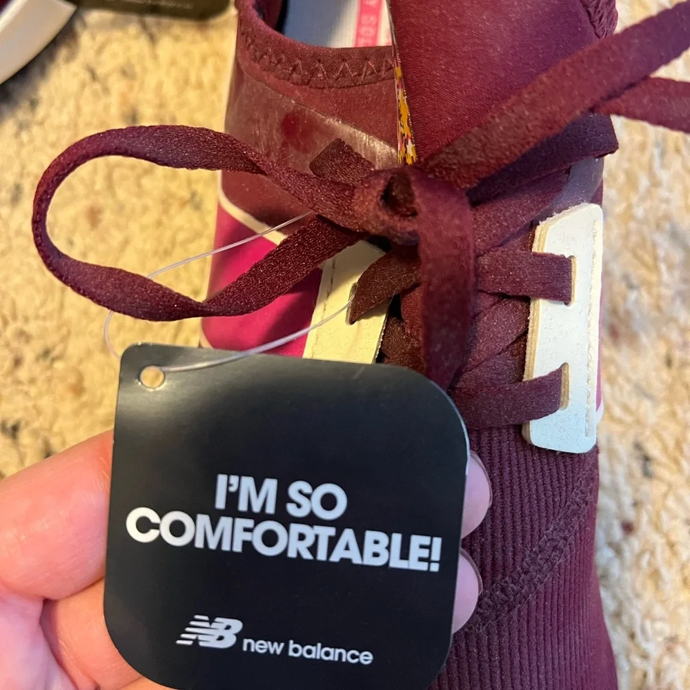 NWT New Balance Burgundy Athletic Shoes SIZE 9.5 SO COMFORTABLE - Picture 5 of 5